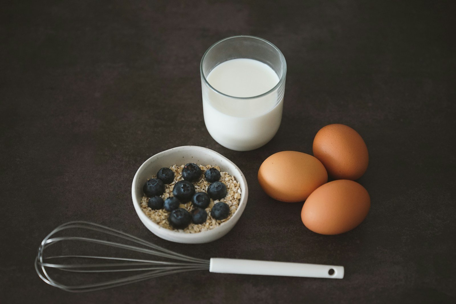 Eggs, milk, oats and berries as protein snack ingredients
